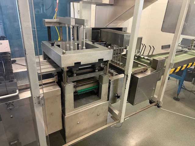 Uhlmann blister verpakkingsmachine - afbeelding 4 van  21