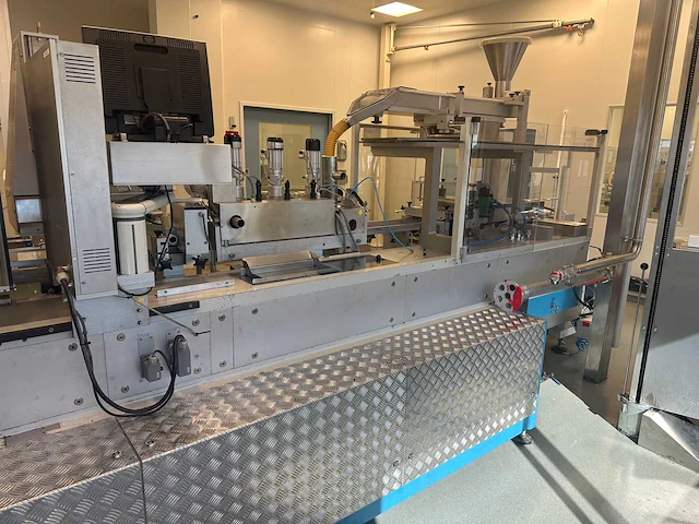 Uhlmann blister verpakkingsmachine - afbeelding 5 van  21