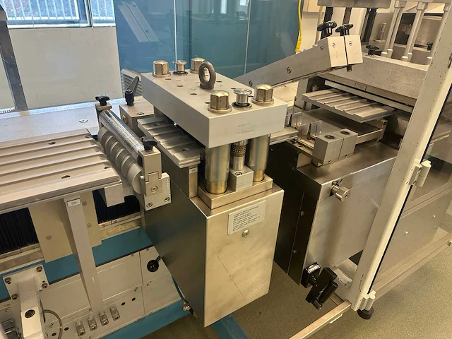 Uhlmann blister verpakkingsmachine - afbeelding 18 van  21