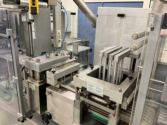 Uhlmann blister verpakkingsmachine - afbeelding 2 van  23