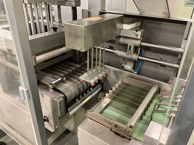 Uhlmann blister verpakkingsmachine - afbeelding 3 van  23