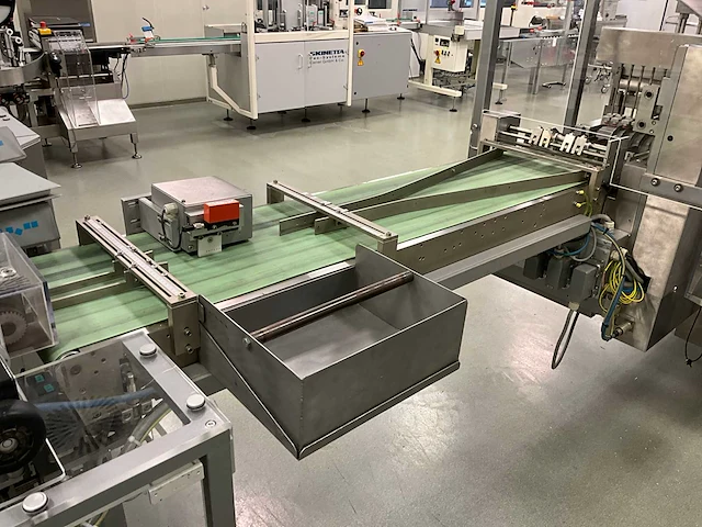 Uhlmann blister verpakkingsmachine - afbeelding 4 van  23