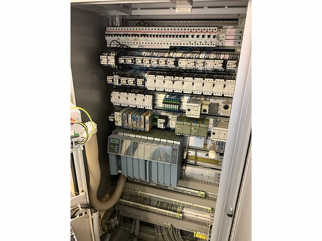 Uhlmann blister verpakkingsmachine - afbeelding 6 van  23