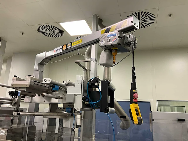 Uhlmann blister verpakkingsmachine - afbeelding 9 van  23