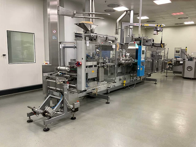 Uhlmann blister verpakkingsmachine - afbeelding 1 van  23
