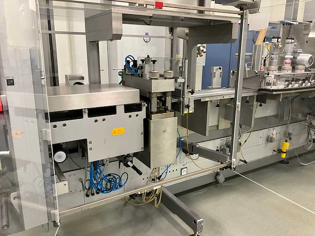 Uhlmann blister verpakkingsmachine - afbeelding 20 van  23
