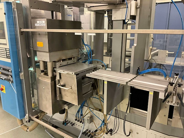 Uhlmann blister verpakkingsmachine - afbeelding 23 van  23
