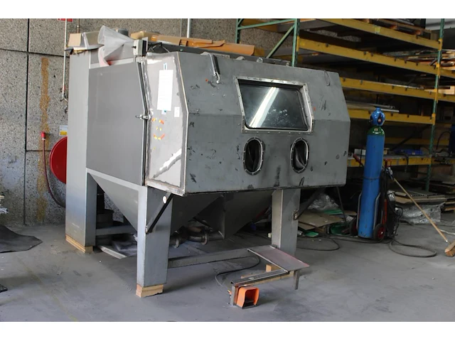 Uitgebouwde straalcabine normfinish / leering dp17. afmeting 260 x 170 x 210 cm. - afbeelding 1 van  8