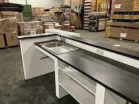 Uitgiftebalie / bar met sidetable v.v stroom en wasbak 295x110x107cm - afbeelding 5 van  6