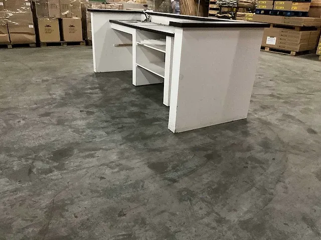Uitgiftebalie / bar met sidetable v.v stroom en wasbak 295x110x107cm - afbeelding 6 van  6