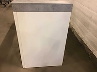 Uitgiftebalie wit met plexiglas en betonlook bovenblad t.b.v. bar - afbeelding 3 van  4