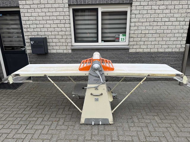 Uitrolmachine / uitroltafel - afbeelding 1 van  6