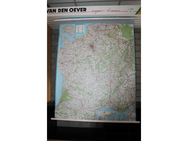 Uittrekbare landkaartdisplay met o.a. kaarten van europa, nederland en italië. afmeting 140 x 41 x 12 cm - afbeelding 3 van  7