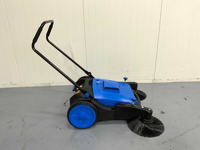 Umt- sweeper veegmachine met grote opvangbak - afbeelding 11 van  19