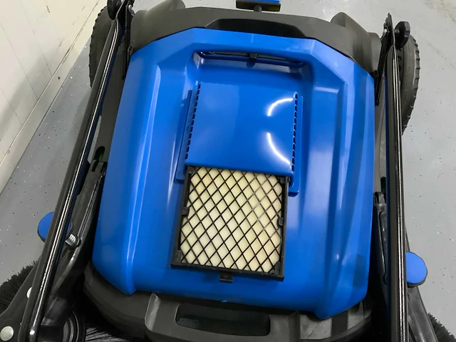 Umt sweeper veegmachine - afbeelding 8 van  19