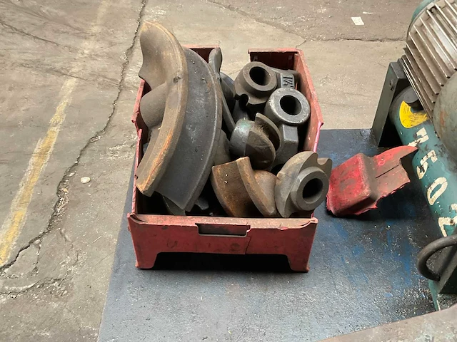 Unibend elektro-/hydraulische pijpenbuigmachine - afbeelding 8 van  8