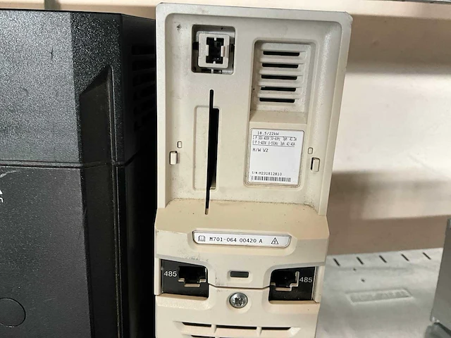 Unidrive m701-064 18.5/22kw frequentieregelaar - afbeelding 4 van  5