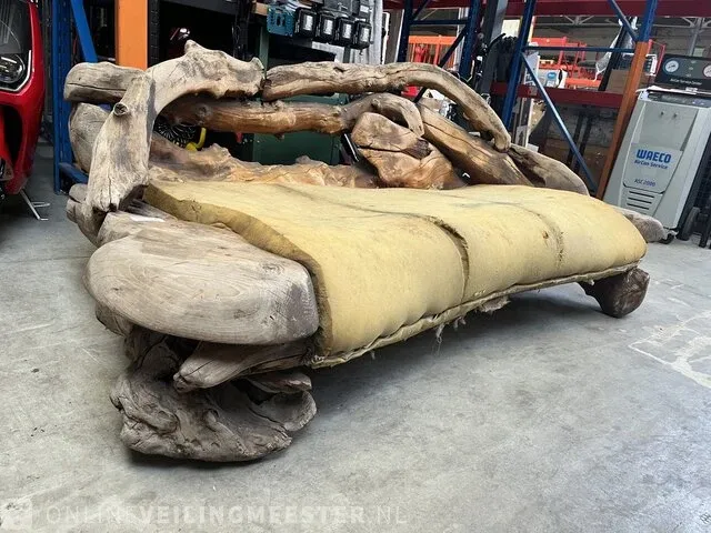 Unieke houten boomstambank - afbeelding 1 van  12