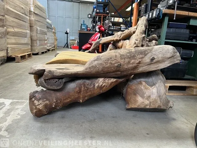 Unieke houten boomstambank - afbeelding 9 van  12