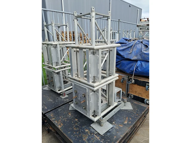 Unieke overkapping/showpodium, podia, wit - afbeelding 37 van  48