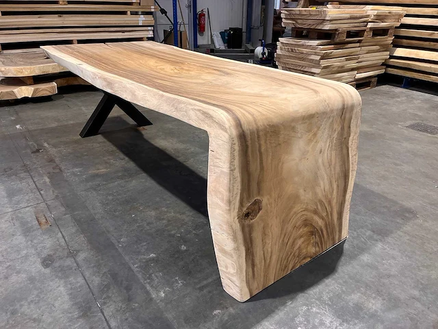 Unieke suar waterval boomstamtafel 260cm. - afbeelding 1 van  3