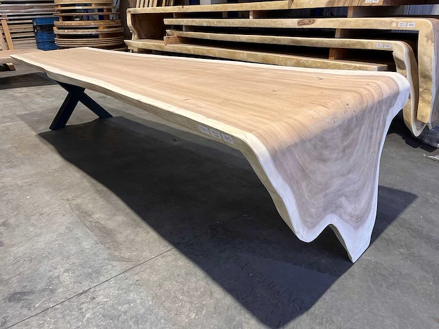 Unieke suar waterval boomstamtafel 360cm. - afbeelding 2 van  5