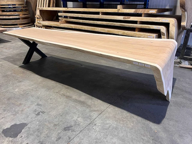 Unieke suar waterval boomstamtafel 360cm. - afbeelding 3 van  5