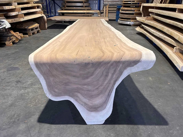 Unieke suar waterval boomstamtafel 360cm. - afbeelding 4 van  5
