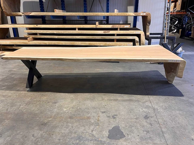 Unieke suar waterval boomstamtafel 360cm. - afbeelding 5 van  5