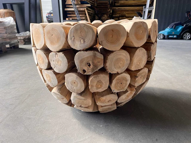 Unieke teak bloempot boomstammetjes - afbeelding 1 van  3