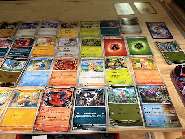 Unieke verzameling pokémon kaarten (ca. 42x met 1x box) - afbeelding 3 van  4