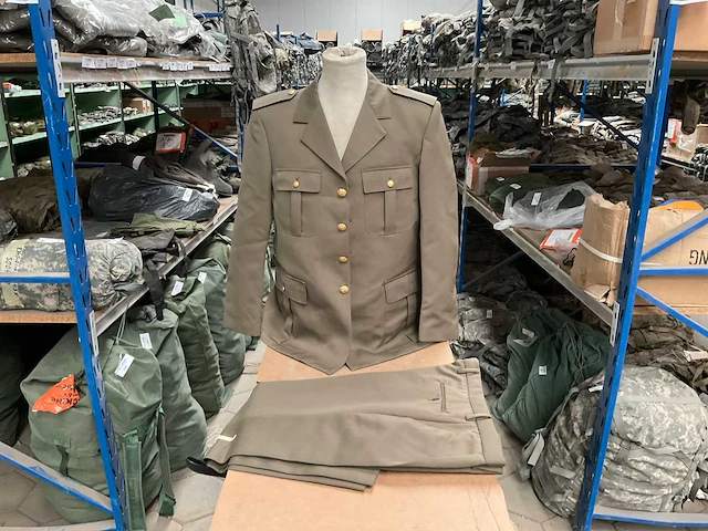 Uniform - afbeelding 1 van  7