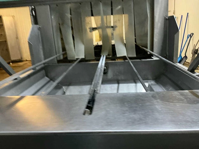 Unikon krattenwas machine met rollenbaan - afbeelding 4 van  10