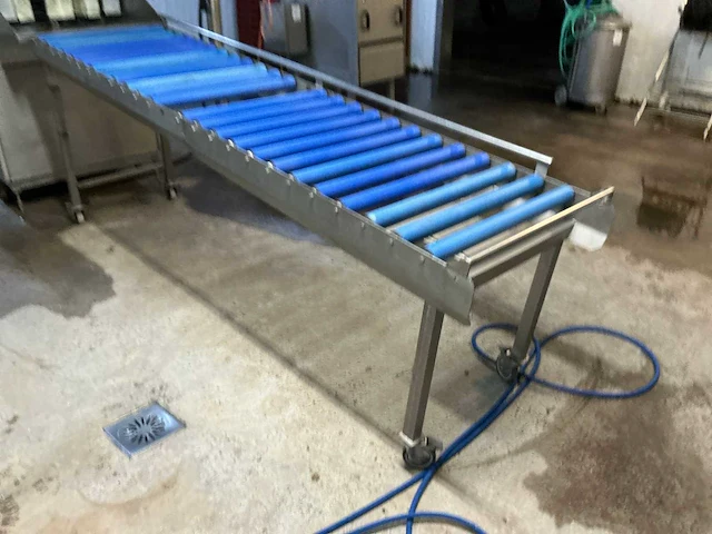 Unikon krattenwas machine met rollenbaan - afbeelding 9 van  10