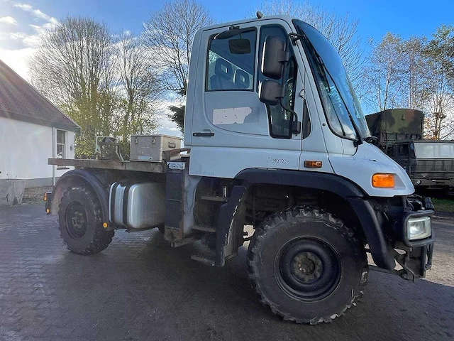 Unimog - 2001 - u300 - vrachtwagen - afbeelding 13 van  28