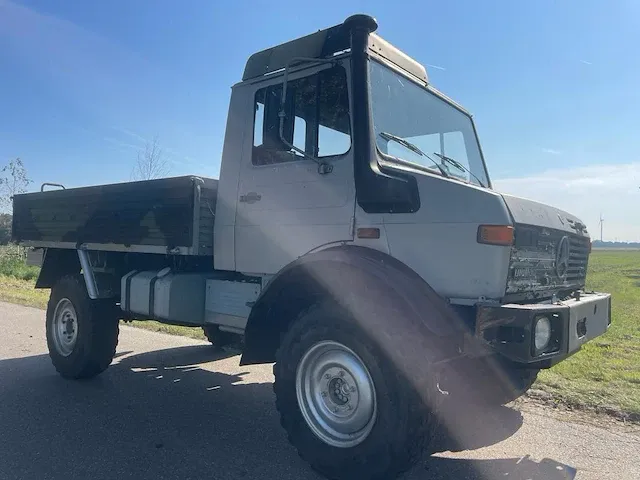 Unimog 1300l 435 4x4 vrachtwagen - afbeelding 10 van  17