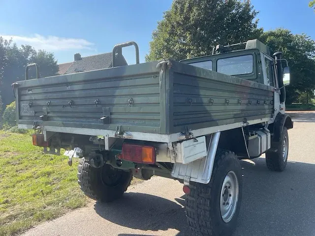 Unimog 1300l 435 4x4 vrachtwagen - afbeelding 12 van  17