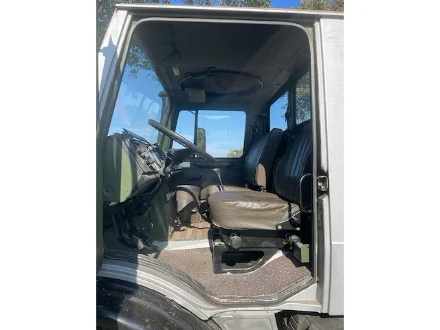 Unimog 1300l 435 4x4 vrachtwagen - afbeelding 13 van  17