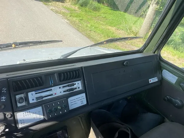 Unimog 1300l 435 4x4 vrachtwagen - afbeelding 16 van  17