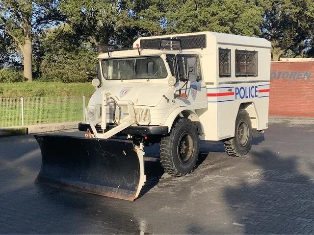 Unimog 406 vrachtwagen "police" - afbeelding 1 van  31