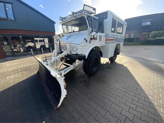 Unimog 406 vrachtwagen "police" - afbeelding 16 van  31