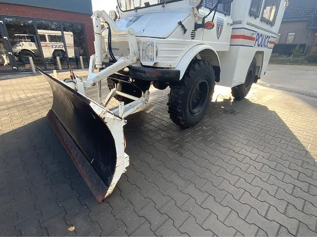 Unimog 406 vrachtwagen "police" - afbeelding 17 van  31