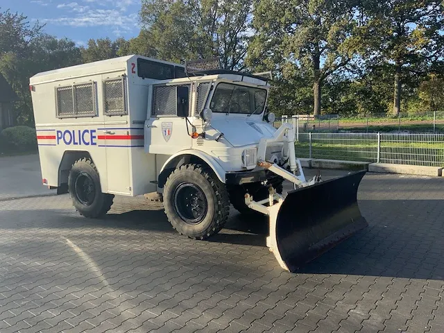 Unimog 406 vrachtwagen "police" - afbeelding 12 van  31