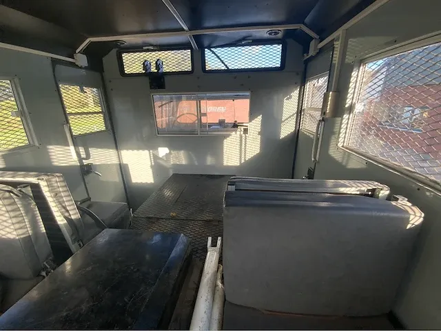 Unimog 406 vrachtwagen "police" - afbeelding 24 van  31
