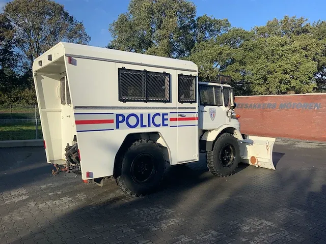 Unimog 406 vrachtwagen "police" - afbeelding 26 van  31