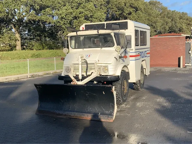 Unimog 406 vrachtwagen "police" - afbeelding 28 van  31