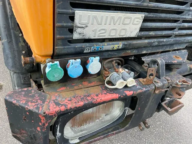 Unimog 424 4x4 vrachtwagen - afbeelding 9 van  25