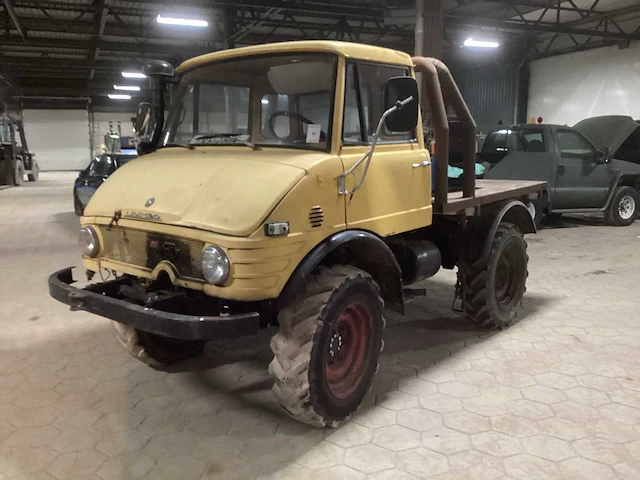 Unimog legervoertuig met aanhangwagen - afbeelding 1 van  31