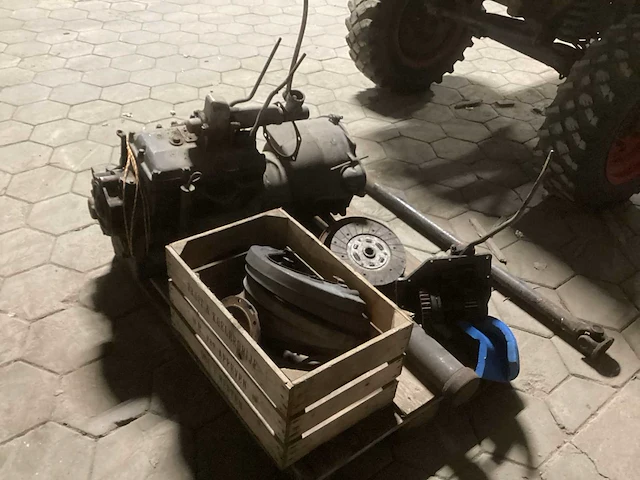 Unimog legervoertuig met aanhangwagen - afbeelding 21 van  31