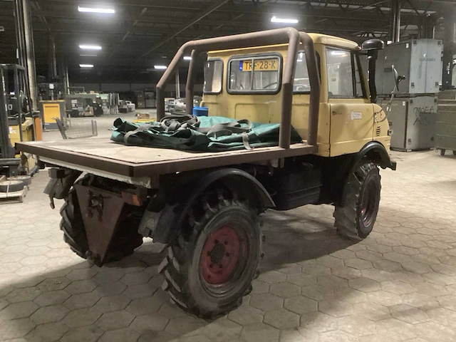 Unimog legervoertuig met aanhangwagen - afbeelding 3 van  31